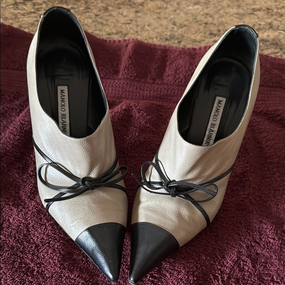 Manolo Blahnik Women's Black and Grey Booties